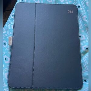 Like new iPad. Comes with charger, case, Apple Pencil & box if wanted. No cracks